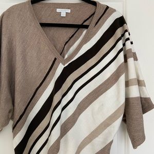 V neck/ off the shoulder over sized sweater.